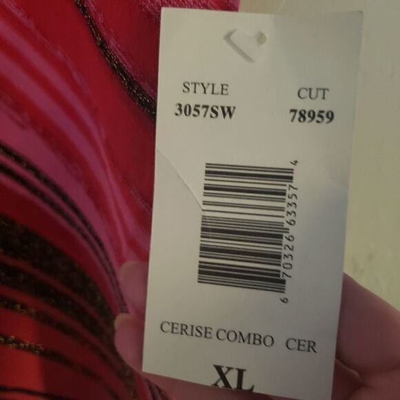 Sweaterworks V-Neck Sleeveless Sweater Metallic Accents - Picture 7 of 7